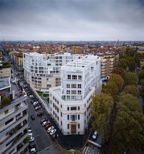 Residenze Carlo Erba in Milan / Eisenman Architects 